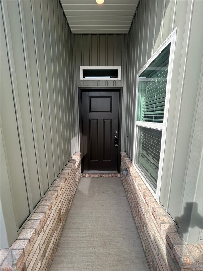 Building Photo - 112 NW 67th Ave