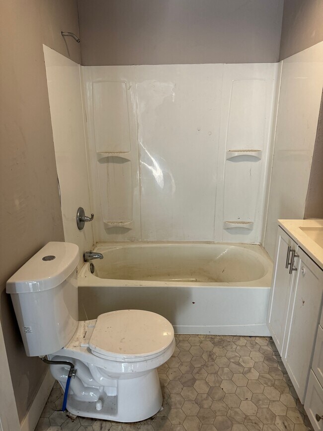 Building Photo - 908 Benwood Ave