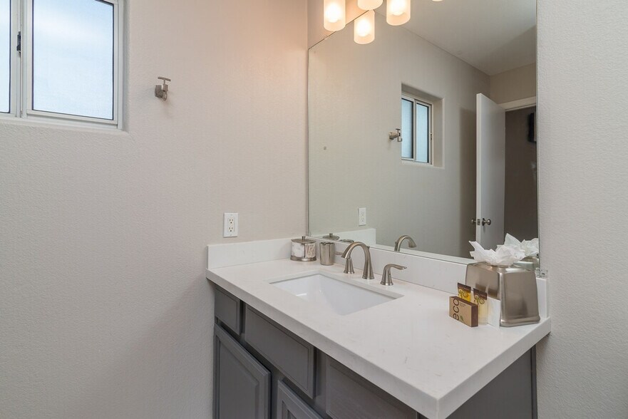 Building Photo - 9315 E Aster Dr