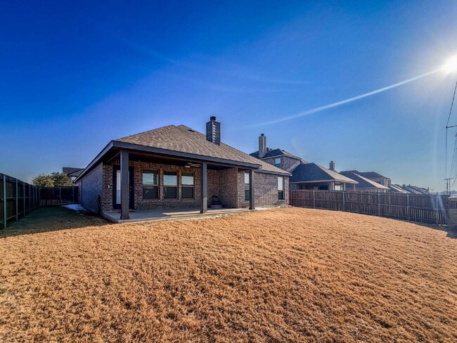 Building Photo - Charming 3-Bed Oasis with 2 Baths and Spacious 2045 Sq Ft Living in Burleson ISD!