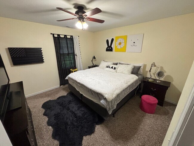 Building Photo - Beautiful Ogden home close to Fort Riley!