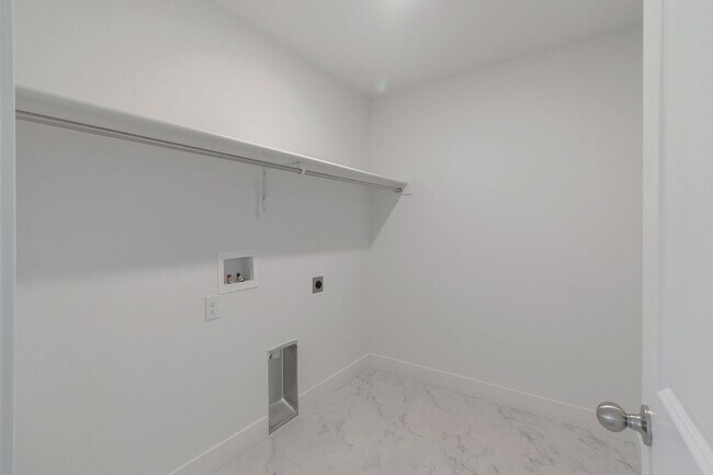 Building Photo - BRAND NEW - 3BD/2.5BTH/2GAR - SPANISH FORK