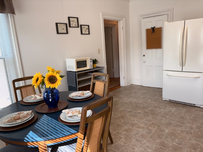 Building Photo - 724.5 Chapin St