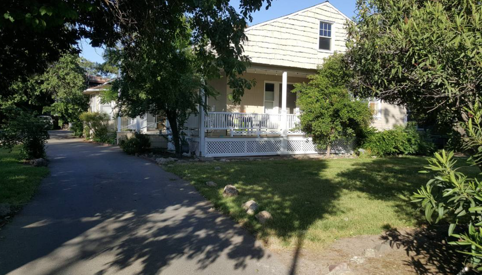 Building Photo - 627 Rose Ave