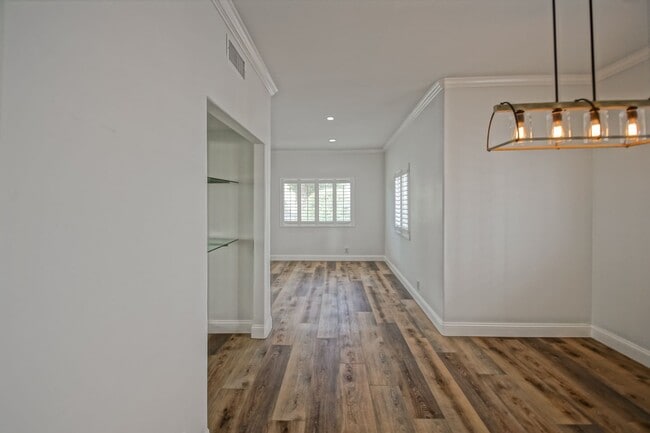 Building Photo - Beautifully Remodeled, Detached Front Town...