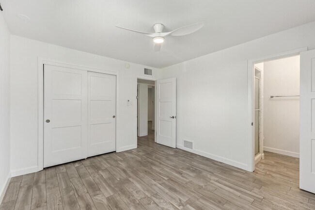 Building Photo - 6631 N 12th Pl