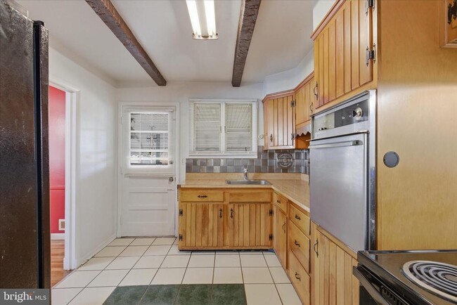 Building Photo - 2423 Harwood Rd