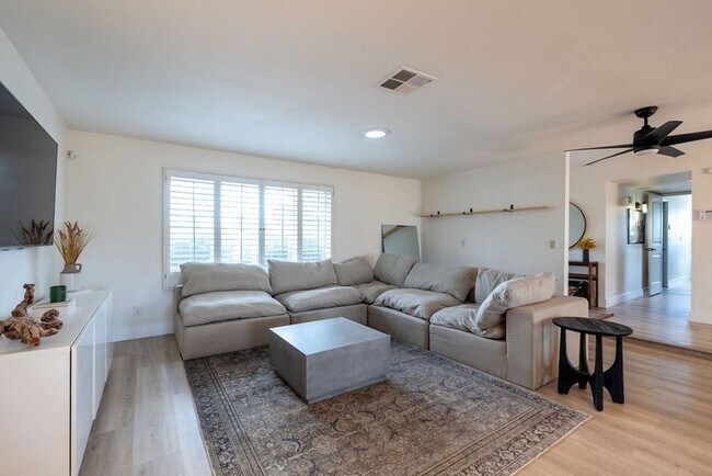Building Photo - Charming 3BR House in Phoenix