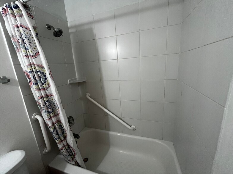 Bath tub and shower - 13632 Garden Grove Ct
