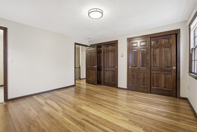 Building Photo - 17 Circle Rd