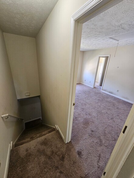 Building Photo - 1007 Oaks Pkwy SE