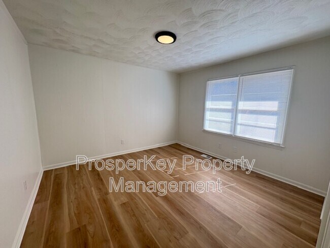 Building Photo - 830 Turner Rd