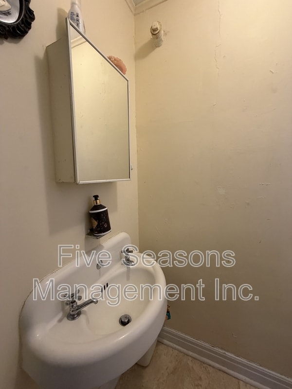 Building Photo - 59 University Terrace