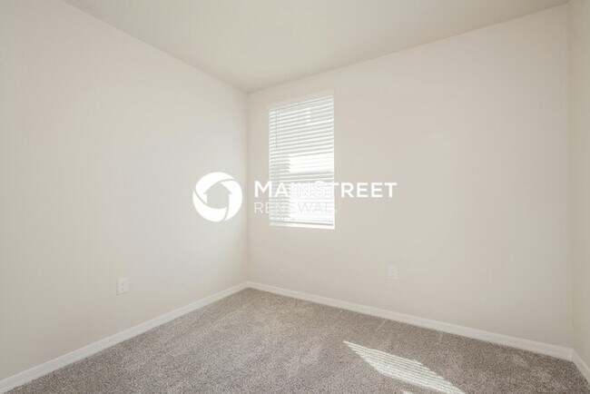 Building Photo - 3 Bedroom Pet-Friendly Home in St. Cloud, FL with Main Street Renewal