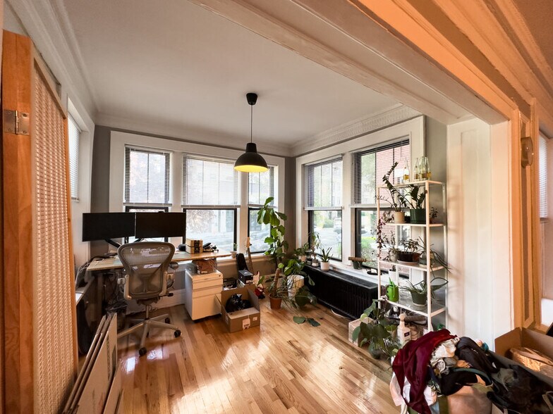 Building Photo - 441 W Melrose St