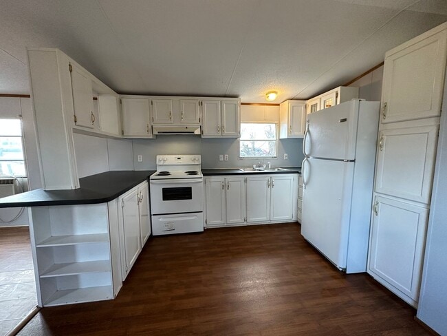 Building Photo - Spacious 3 bedroom, 2 bath singlewide in A...