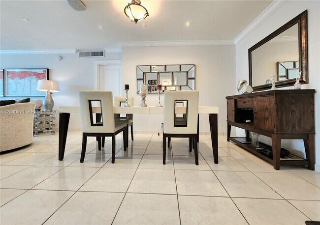 Building Photo - 2030 S Ocean Dr