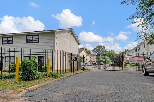 Building Photo - 689 Miles