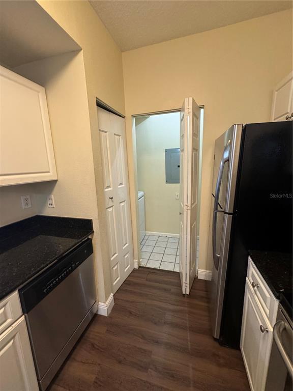 Building Photo - 14214 Fredricksburg Dr