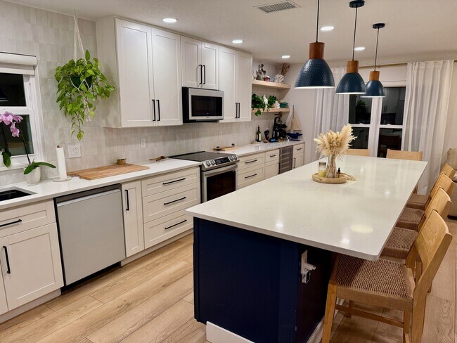 Building Photo - 1423 Appleton Ave