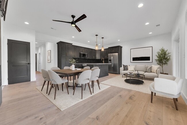 Building Photo - 252 River Valley Cir