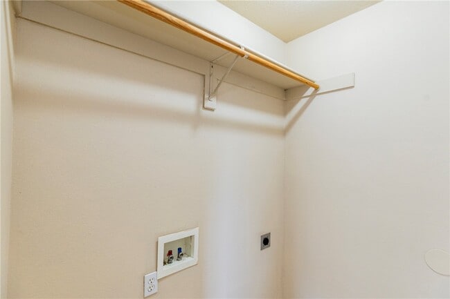 Building Photo - 255a Ravenwood Blvd