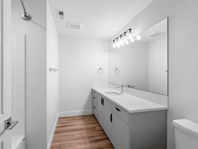 Building Photo - 4 bed/3.5 Bath Townhouse in Richmond Neighborhood, SE Portland