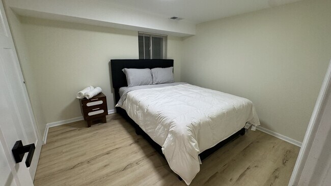 Building Photo - 1305 N Austin Blvd