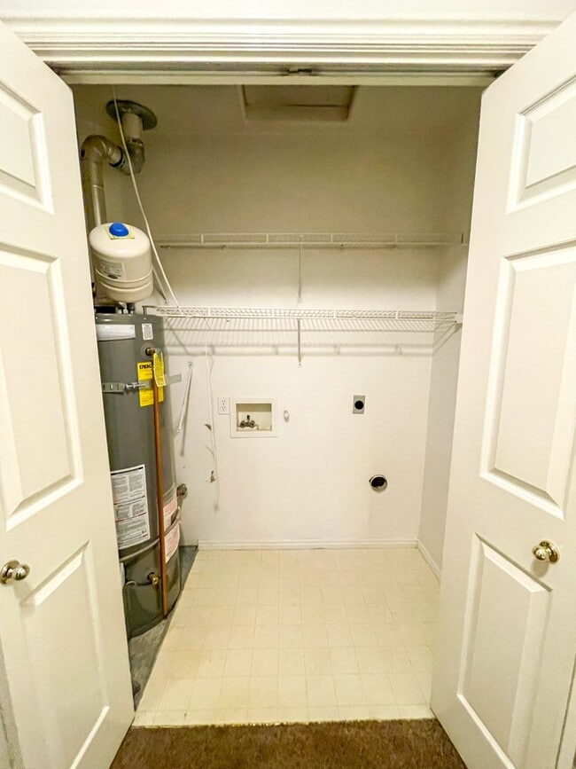 Building Photo - Charming 2 Bedroom Home in Prime Location Near Schools & Shopping