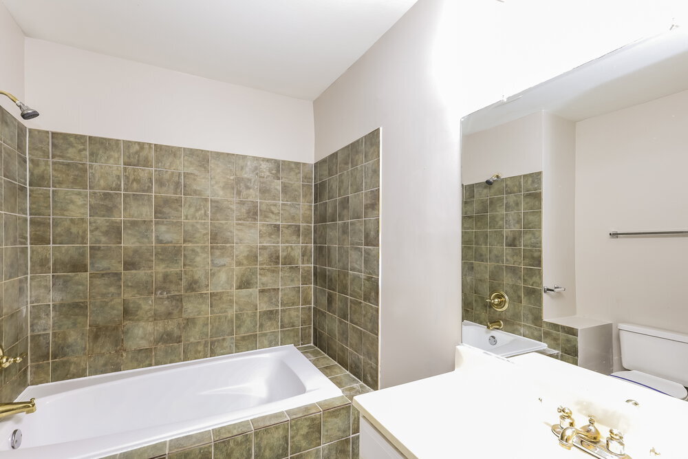 Building Photo - 6396 Thornhedge Dr