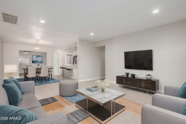 Building Photo - 1208 W 6th St