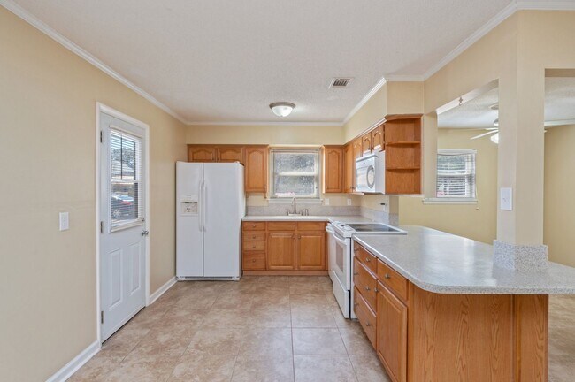 Building Photo - Updated 3 Bedroom in Great Location!