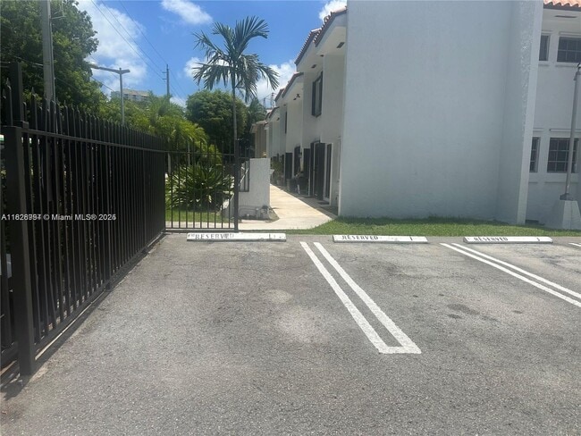 Building Photo - 1990 Brickell Ave