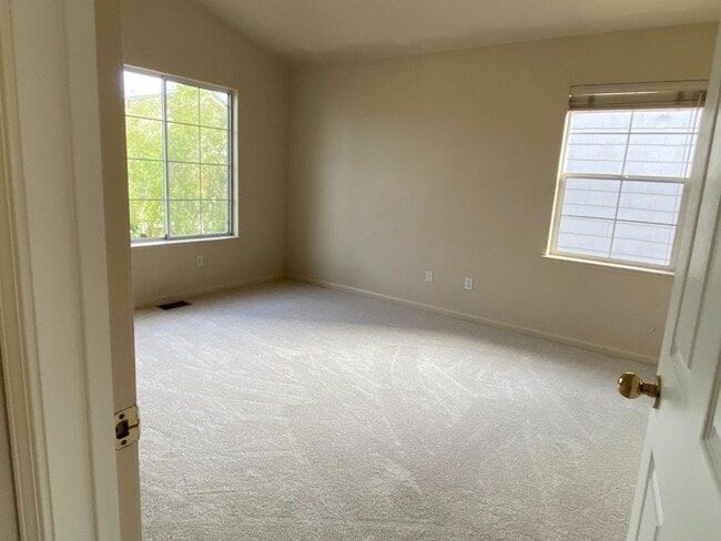 Building Photo - 323 Montserrat Dr