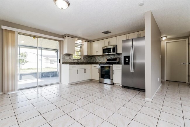 Building Photo - 2115 Harrison Dr