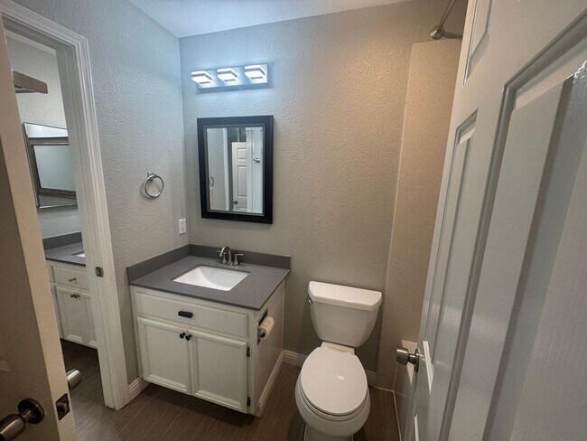 Building Photo - Charming top-level 2-bedroom, 1-bath condo in a highly desirable gated community.