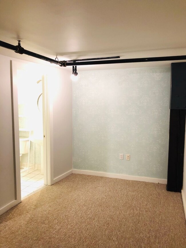Building Photo - BEAUTIFUL 2 BEDROOM 2 BATH DOWNTOWN SLC HO...