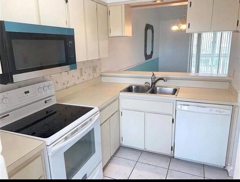 Building Photo - 6424 SPRING FLOWER Dr