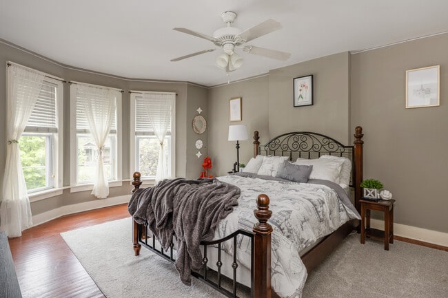 Building Photo - 357 W Clinton St