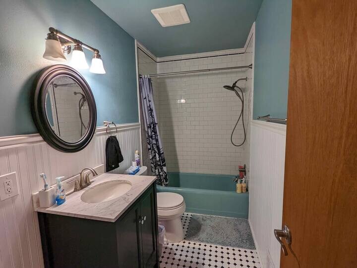 Building Photo - 3841 Ridgeway Ave