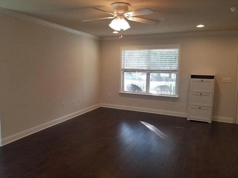 Building Photo - 4605 SW 48th Dr