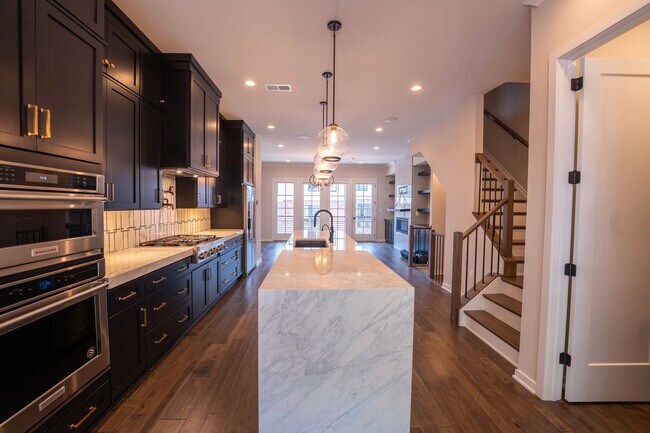 Building Photo - Luxury Reston Rental