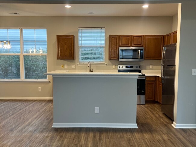 Building Photo - Lovely Bluffton Park House