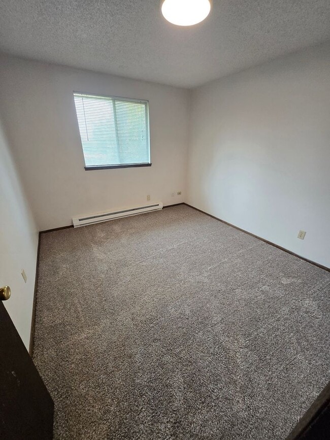 Building Photo - 618 S Century Ct