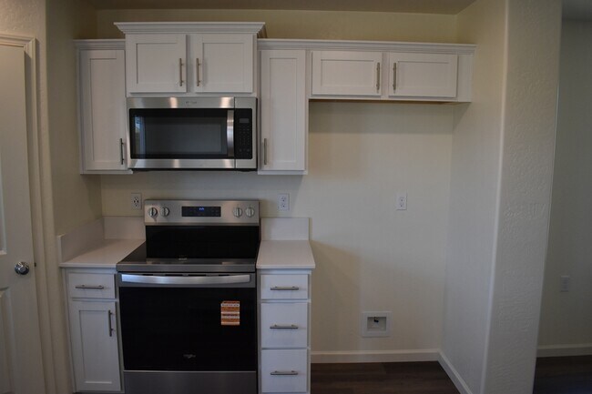 Building Photo - 685 Marshall Ln