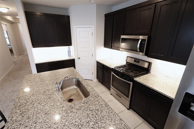 Building Photo - 821 Olive Creek Dr