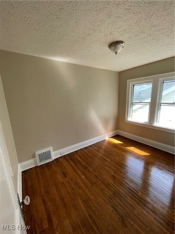 Building Photo - 10323 Linnet Ave