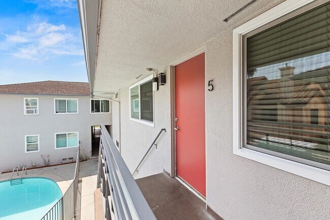 Building Photo - Huntington Villas