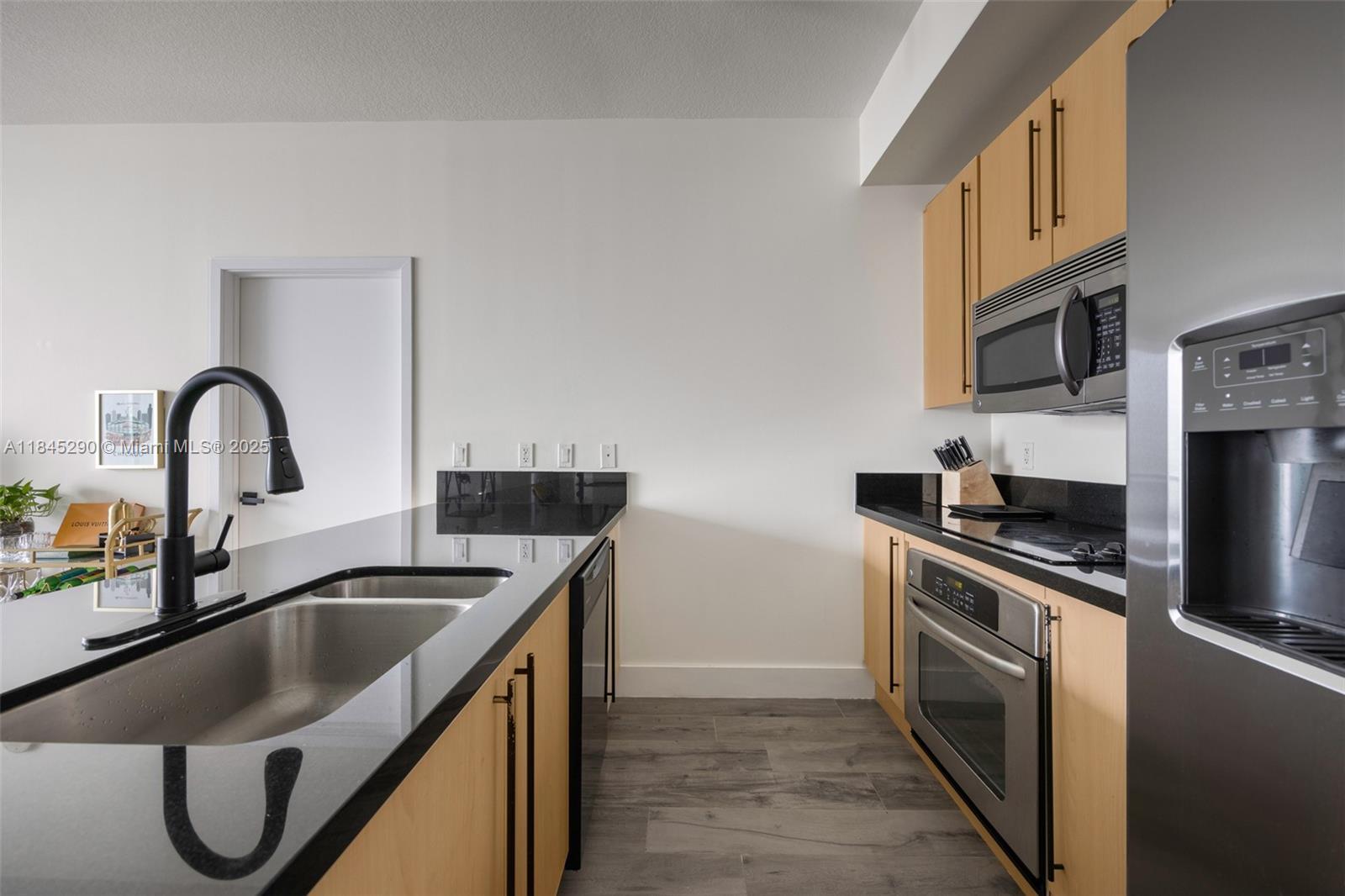 Building Photo - 1111 SW 1st Ave