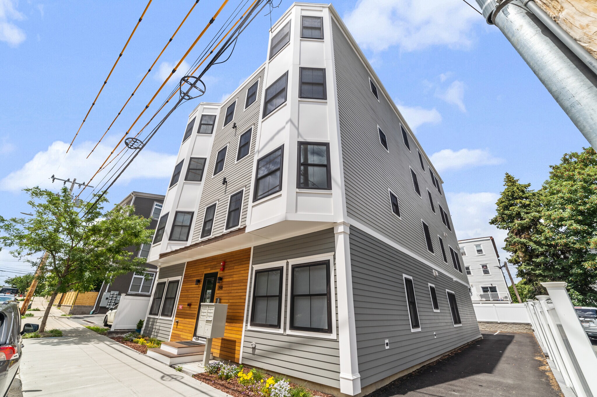 Building Photo - 208 Spencer Ave